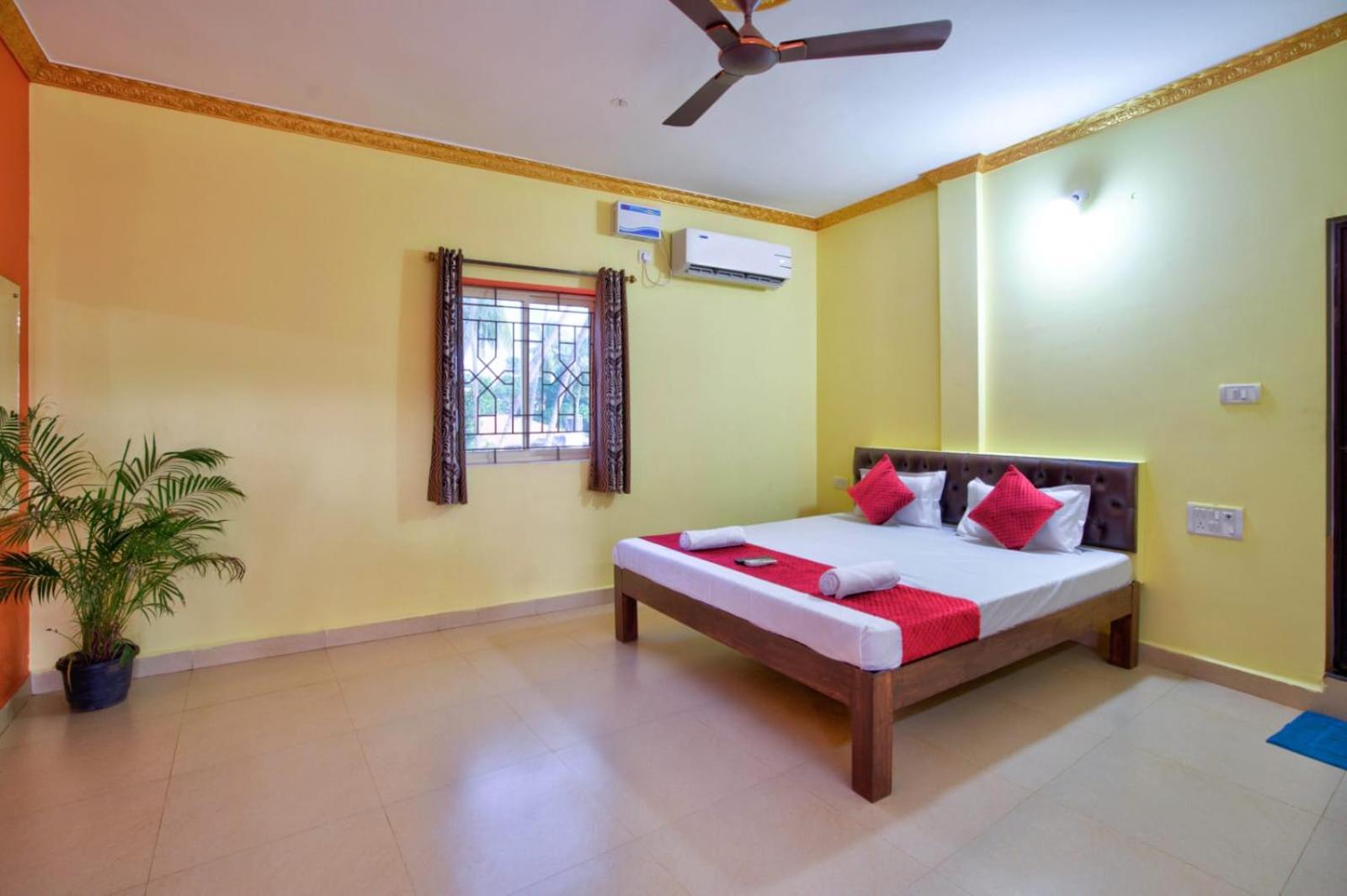 Hotel Savita Calangute Ngoại thất bức ảnh